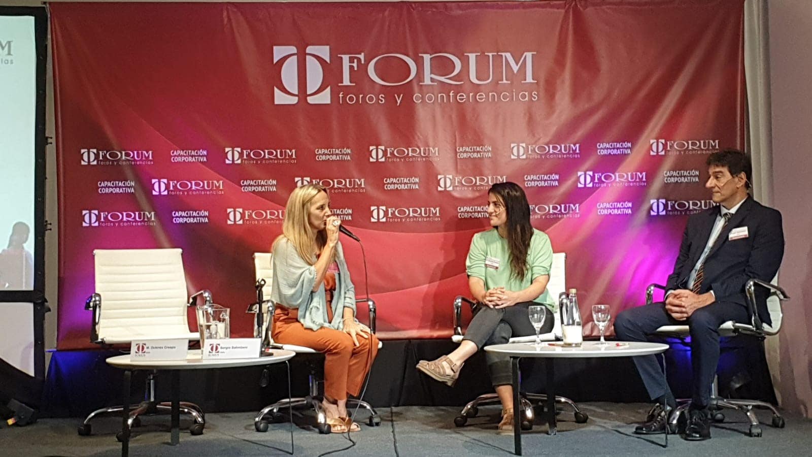 EXO siendo parte de la Capacitación Corporativa Forum.23