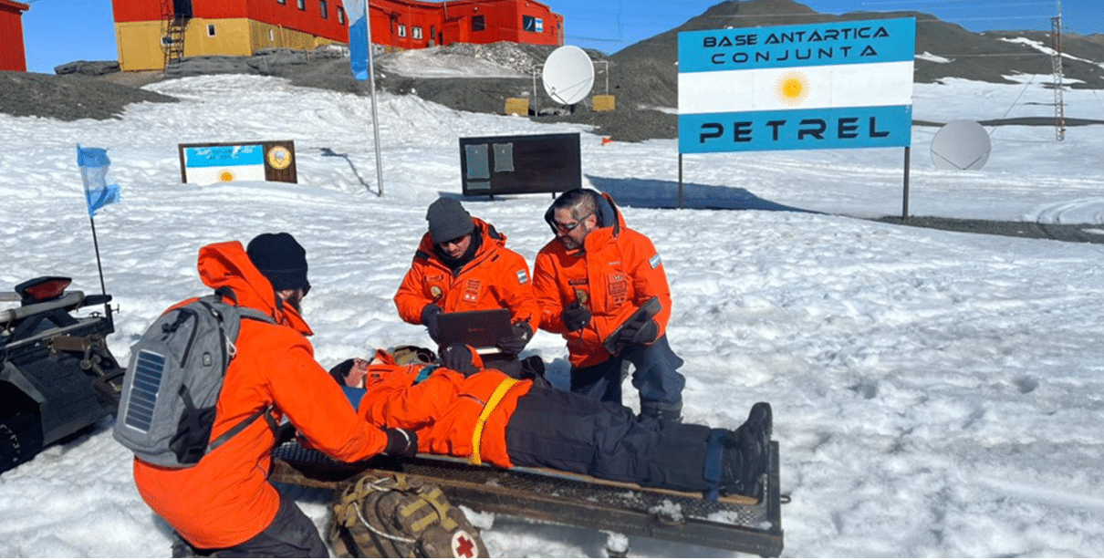 EXO en la Base Petrel aportando tecnología con el Centro de Diagnóstico Móvil (CDM) y la Tablet EXO Rugged R9